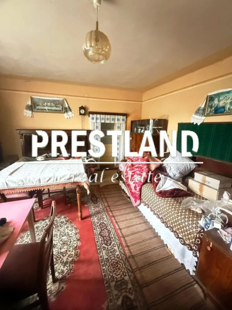 Casa modesta ,situată in Slimnic