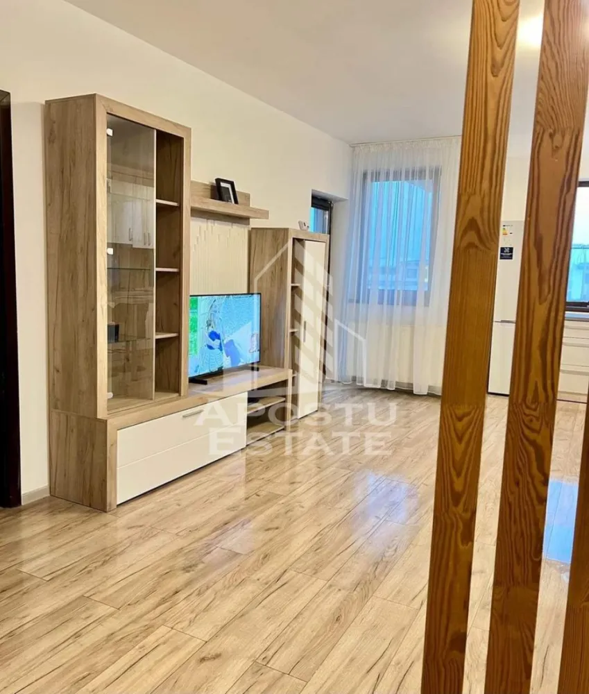 Apartament modern cu 2 camere,open space Giroc,zona Planetelor - Apostu Estate va propune spre inchiriere un apartament modern,cu 2 camere,open space,in Giroc in zona Planetelor.

Apartamentul este disponibil la etajul 3/3 si se desfasoara pe o suprafata utila de 50.15mp.

Compartimentare:

-hol.
-living cu bucatarie open space.
-terasa.
-dormitor.
-baie.
-pod pt depozitare pe toata suprafata apartamentului.

Confortul termic se realizeaza prin intermediul centralei si al climei.

In vecinatate se afla Lidl,Mega Image,statie.

Apartamentul este amenajat modern, cu un design elegant si functional, foarte luminos datorita compartimentarii și luminii naturale generoase. 

O alegere ideala atat pentru locuit, oferind confort si atmosfera primitoare, cat și pentru investitie, avand un potential excelent de inchiriere.

Complet utilat si mobilat,disponibil imediat!

Dispune de un loc de parcare.

Va asteptam cu drag la o vizionare!