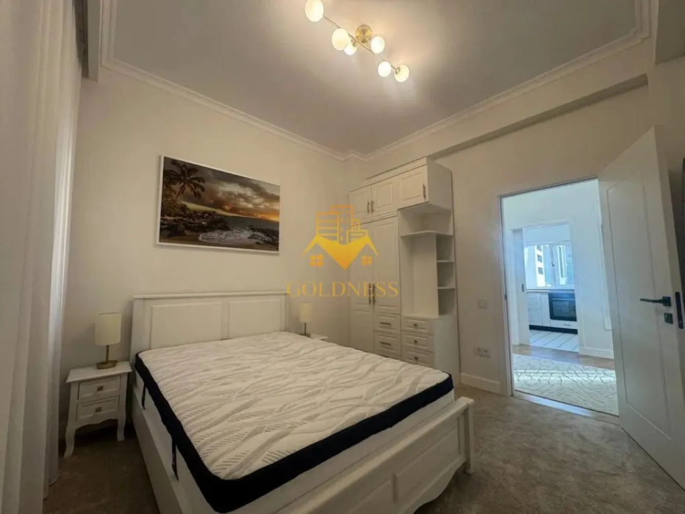 3 camere, modern, bloc nou, parcare subterana, Andrei Muresanu - GOLDNESS Imobiliare vă propune spre închiriere un apartament cu 3 camere complet mobilat și utilat, la etajul 1 într-un imobil de 2 etaje, în Cartierul Andrei Muresanu.
Dispune de loc de parcare subterana!
Se află în apropierea stațiilor de transport în comun, magazine, restaurante, spații verzi, farmacii, etc. 

Apartamentul este compartimentat astfel:
 - dormitor cu pat matrimonial, dressing, noptiere
 - dormitor cu pat matrimonial, dressing, noptiere
 - living cu canapea extensibila, spatiu pentru depozitare, TV, loc de luat masa
 - bucatarie complet mobilata, utilata
 - baie cu cabina de dus, calorifer port prosop și dulap pentru depozitare.
 - balcon de 6 mp.

Imobilul este dotat cu toate cele necesare- centrală proprie, frigider, aragaz, hotă, mașină de spălat haine, etc. 

Dacă sunteți interesați de acest apartament și doriți să îl vizionați, dar și pentru alte oferte nu ezitați să ne contactați telefonic sau prin e-mail. Vă stăm la dispoziție!

Pentru intermediere se percepe un comision de 50% din prețul chiriei!