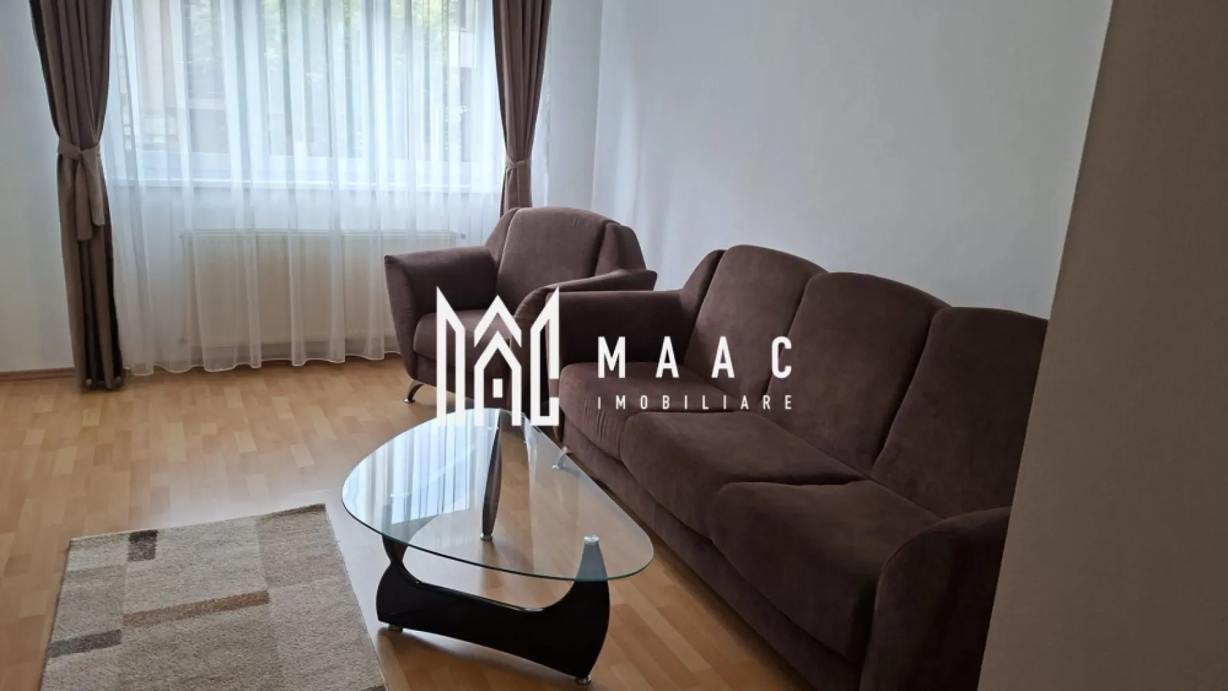 Apartament 2 camere | 60 mp + curte | Strand - MAAC Imobiliare vă propune spre închiriere, pe termen lung, un apartament complet mobilat și utilat, situat în cartierul Ștrand din Sibiu, pe strada Prof. Ioan Moga nr. 4.

Locuința este amplasată la parterul unui imobil bine întreținut și dispune de o compartimentare practică, fiind compusă din doua camere, bucatarie, baie, balcon inchis si gradina de 20 mp.

Apartamentul beneficiază de centrală termică proprie și este oferit complet mobilat, fiind pregătit pentru mutare imediată.

Zonă liniștită și apreciată – cartierul Ștrand
Parter – acces facil
Balcon închis
Grădină proprie
Loc de parcare inclu
Disponibil pentru închiriere pe termen lung

Pentru mai multe detalii sau programarea unei vizionări, nu ezitați să ne contactați specificand ID: CP3131121