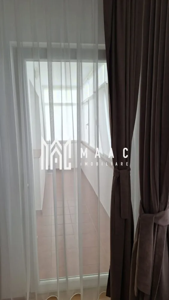 Apartament 2 camere | 60 mp + curte | Strand - MAAC Imobiliare vă propune spre închiriere, pe termen lung, un apartament complet mobilat și utilat, situat în cartierul Ștrand din Sibiu, pe strada Prof. Ioan Moga nr. 4.

Locuința este amplasată la parterul unui imobil bine întreținut și dispune de o compartimentare practică, fiind compusă din doua camere, bucatarie, baie, balcon inchis si gradina de 20 mp.

Apartamentul beneficiază de centrală termică proprie și este oferit complet mobilat, fiind pregătit pentru mutare imediată.

Zonă liniștită și apreciată – cartierul Ștrand
Parter – acces facil
Balcon închis
Grădină proprie
Loc de parcare inclu
Disponibil pentru închiriere pe termen lung

Pentru mai multe detalii sau programarea unei vizionări, nu ezitați să ne contactați specificand ID: CP3131121