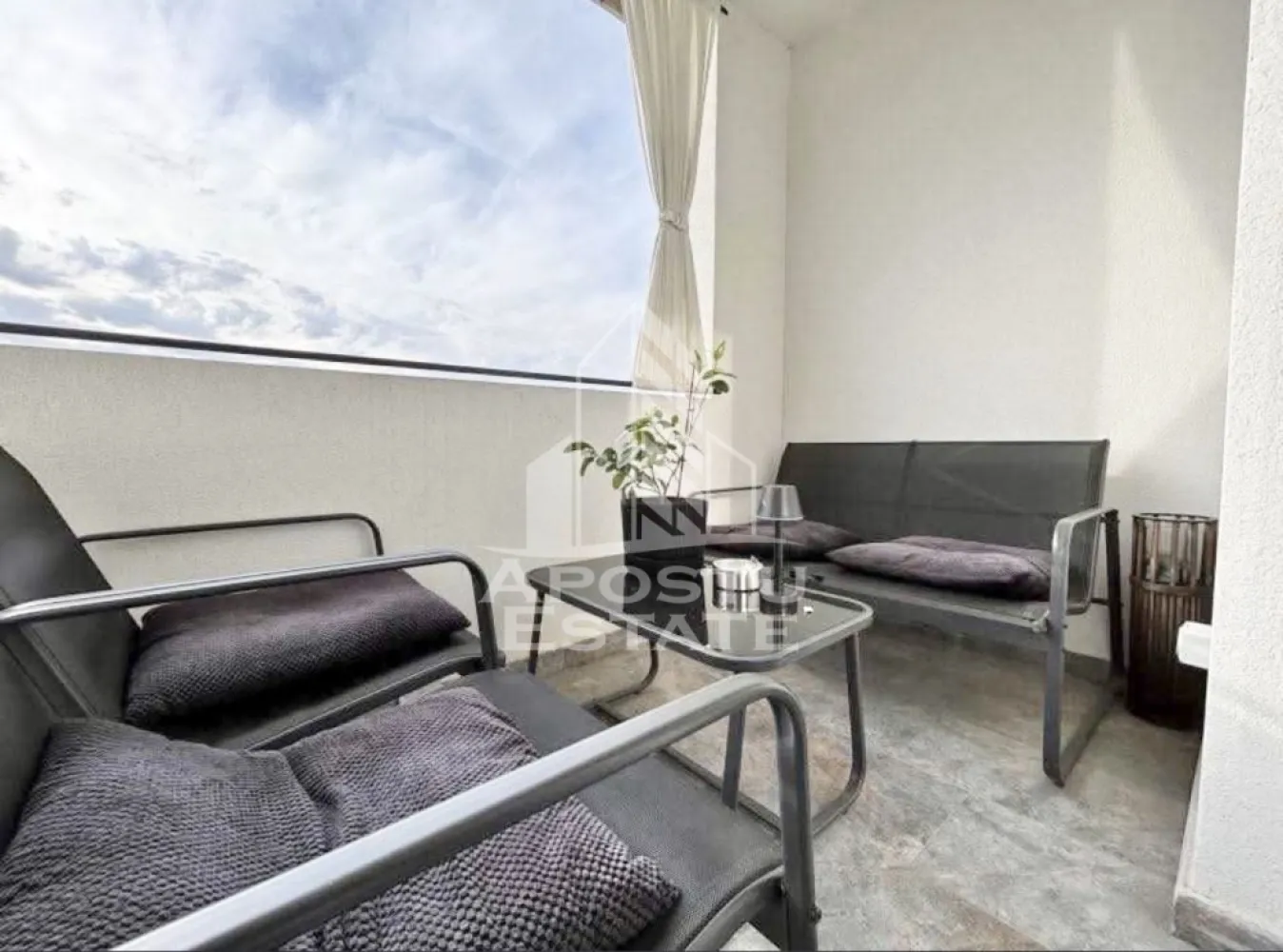 Apartament cu 3 camere mobilat si utilat, dressing si debara in Giroc.