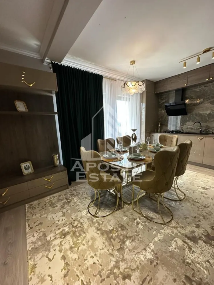 Apartament de lux cu 2 camere si dressing,Dumbravita - Apostu Estate va propune spre inchiriere un apartament de lux,nou,cu 2 camere in Dumbravita,zona Ikea.
Apartamentul este disponibil la etajul 1,cu o suprafata utila de 58 mp plus terasa.

Compartimentare:

-hol
-living cu bucatarie open space
-dormitor
-dressing
-baie 
-balcon deschis

Confortul termic se realizeaza prin intermediul centralei si al climei,incalzirea este in pardoseala.

Complet mobilat si utilat.

Un loc de parcare inclus.

Disponibil imediat!

Va asteptam cu drag la o vizionare!