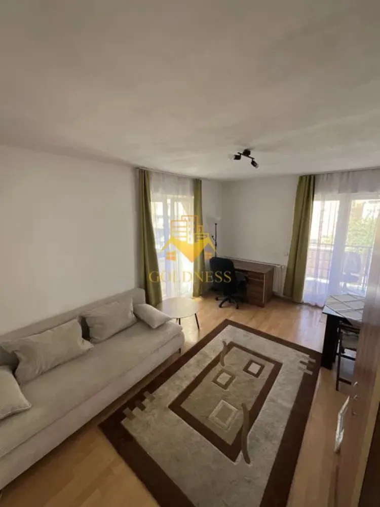 Garsoniera, Studium Green, Iulius Mall, Fsega, Gheorgheni, - GOLDNESS Imobiliare vă propune spre închiriere o garsoniera complet mobilata și utilata, la etajul 2 într-un imobil de 10 etaje, în Cartierul Gheorgheni.

Se află în apropierea stațiilor de transport în comun, magazine, restaurante, spații verzi, farmacii, etc.

Apartamentul este compartimentat astfel:

- living cu bucatarie open space complet utilată și mobilată, canapea extensibilă, loc de servit masa

- baie cu cabina de dus, calorifer port prosop și dulap pentru depozitare.

Imobilul este dotat cu toate cele necesare- centrală proprie, frigider, aragaz, hotă, mașină de spălat haine, etc.

Dacă sunteți interesați de acest apartament și doriți să îl vizionați, dar și pentru alte oferte nu ezitați să ne contactați telefonic sau prin e-mail. Vă stăm la dispoziție!

Pentru intermediere se percepe un comision de 50% din prețul chiriei!