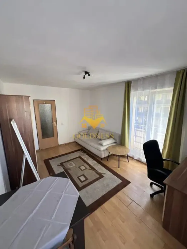 Garsoniera, Studium Green, Iulius Mall, Fsega, Gheorgheni, - GOLDNESS Imobiliare vă propune spre închiriere o garsoniera complet mobilata și utilata, la etajul 2 într-un imobil de 10 etaje, în Cartierul Gheorgheni.

Se află în apropierea stațiilor de transport în comun, magazine, restaurante, spații verzi, farmacii, etc.

Apartamentul este compartimentat astfel:

- living cu bucatarie open space complet utilată și mobilată, canapea extensibilă, loc de servit masa

- baie cu cabina de dus, calorifer port prosop și dulap pentru depozitare.

Imobilul este dotat cu toate cele necesare- centrală proprie, frigider, aragaz, hotă, mașină de spălat haine, etc.

Dacă sunteți interesați de acest apartament și doriți să îl vizionați, dar și pentru alte oferte nu ezitați să ne contactați telefonic sau prin e-mail. Vă stăm la dispoziție!

Pentru intermediere se percepe un comision de 50% din prețul chiriei!