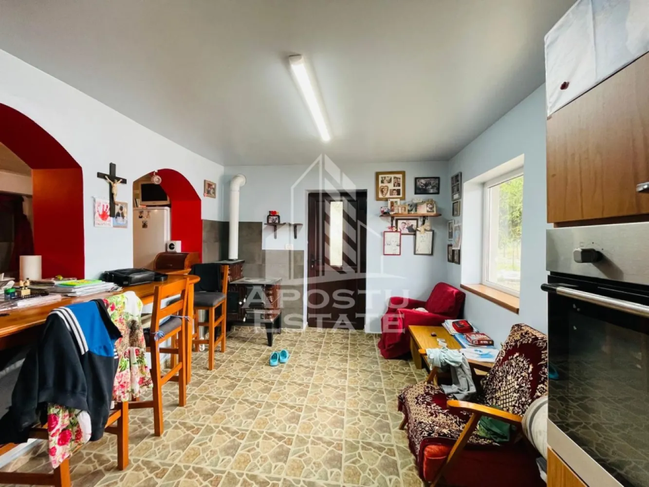 Casa primitoare de vanzare in Iratosu /120mp+teren 1400mp
