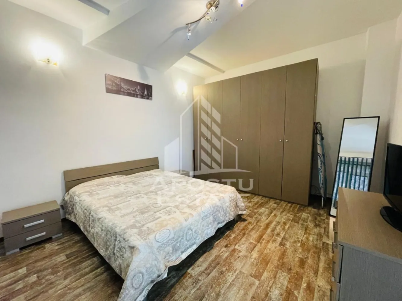 Casa cu 3 camere curte interioara -Zona Ultracentrala