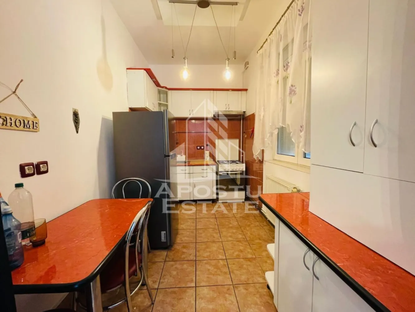 Casa cu 3 camere curte interioara -Zona Ultracentrala