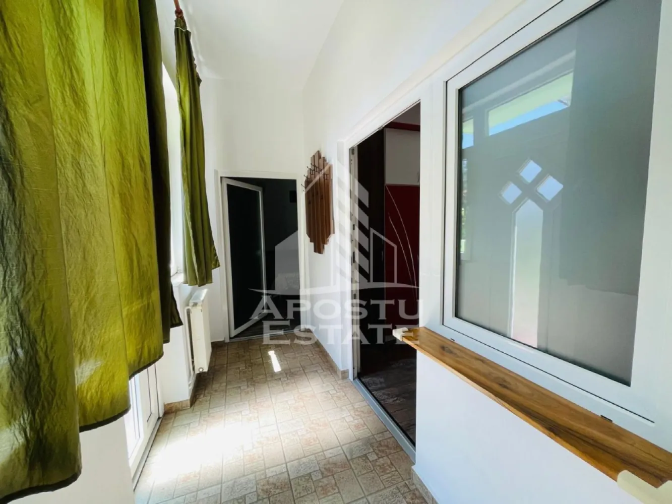 Casa cu 3 camere curte interioara -Zona Ultracentrala