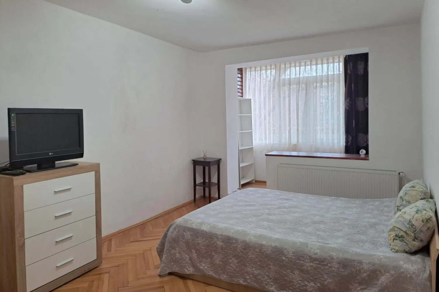 De inchiriat apartament 2 camere Ultracentral, et. 1, 1800 lei