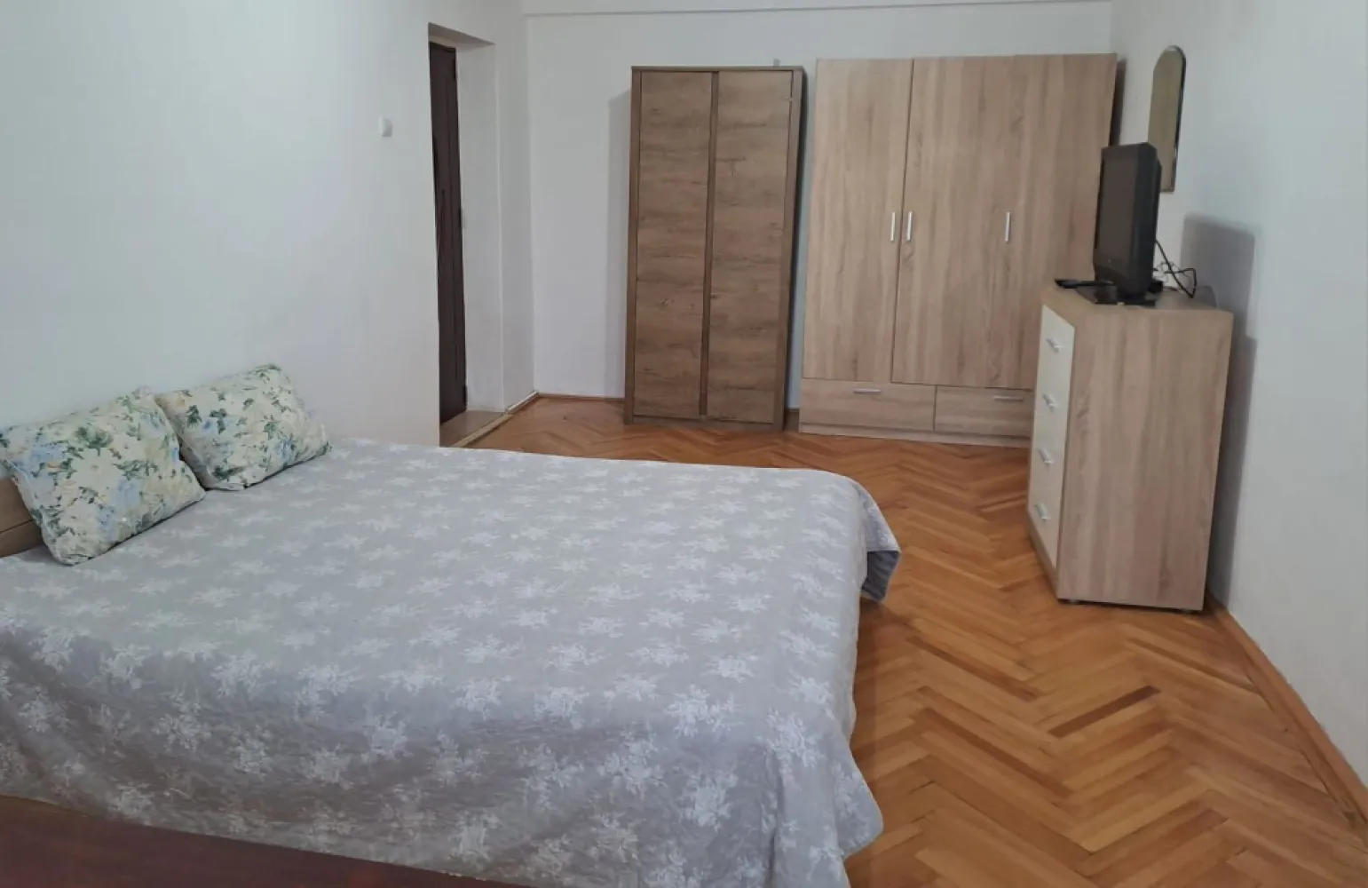 De inchiriat apartament 2 camere Ultracentral, et. 1, 1800 lei