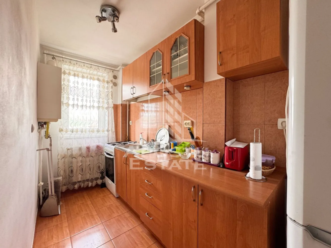 Apartament 3 camere, centrala proprie, mobilat, Micro 6, Hunedoara