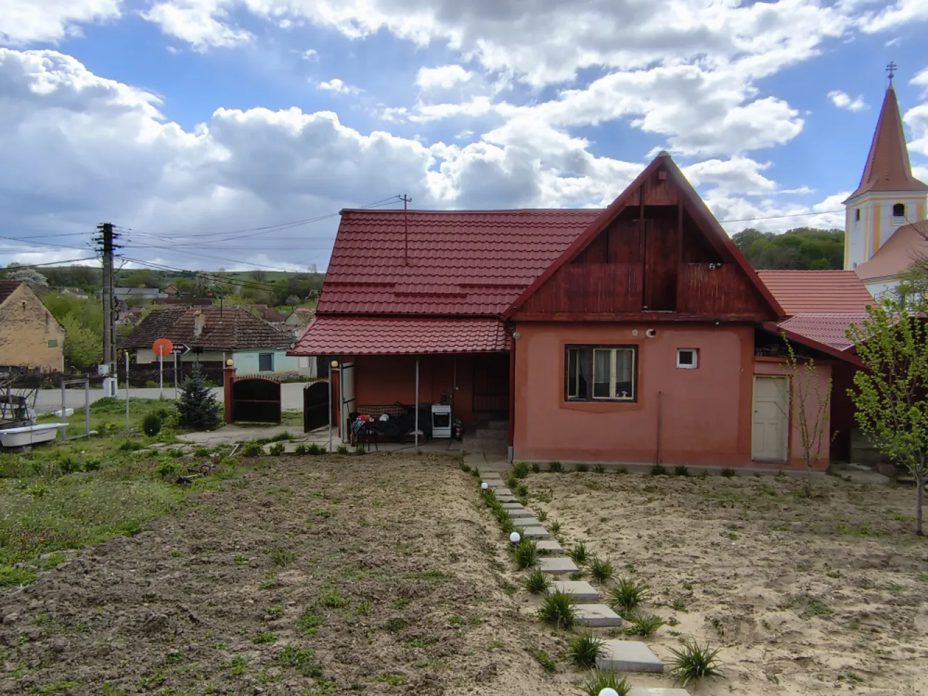 Vând casă renovată la 30 de km de Sibiu