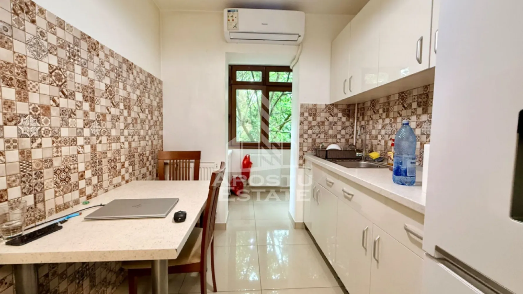 Apartament cu 3 camere de vanzare, Zona Lipovei, Timisoara
