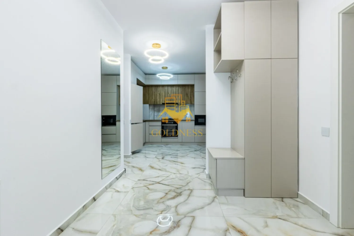 2 camere, Intre Lacuri, Park Lake Zona Iulius Mall, FSEGA,Pet Friendly - GOLDNESS Imobiliare vă propune spre închiriere un apartament cu 2 camere open-space complet mobilat și utilat, la etajul 1 într-un imobil de 10 etaje, în cartierul Intre Lacuri, Zona Park Lake 3.
Se poate inchiria parcare subterana cu 50 euro!
Apartamentul este compartimentat astfel:
 - dormitor cu pat matrimonial, dressing, noptiere

 - living cu bucatarie open-space complet utilată, canapea, loc de servit masa, TV

 - baie cu vana, calorifer port prosop inox și dulap pentru depozitare.

 - balcon de 6 mp.

Imobilul este dotat cu toate cele necesare- centrală proprie, mașină de spălat haine, frigider, plită electrică, hotă, etc. 
Se află în apropierea stațiilor de transport în comun, magazine, restaurante, spații verzi, farmacii, etc. 

Dacă sunteți interesați de acest apartament și doriți să îl vizionați, dar și pentru alte oferte nu ezitați să ne contactați telefonic sau prin e-mail. Vă stăm la dispoziție!