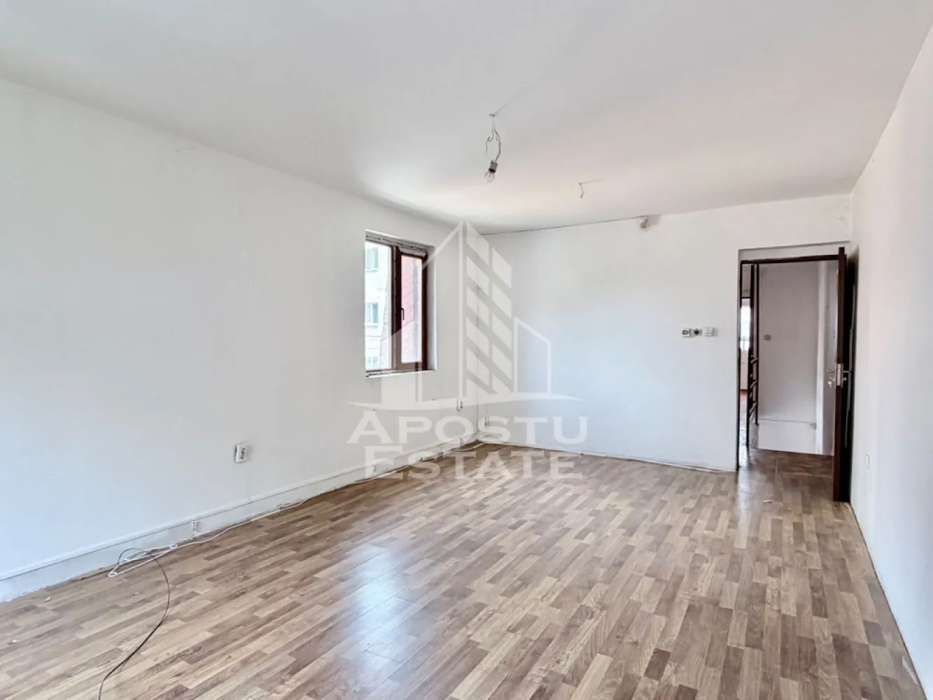 Casa de vanzare P+1E bulevardul Dambovita