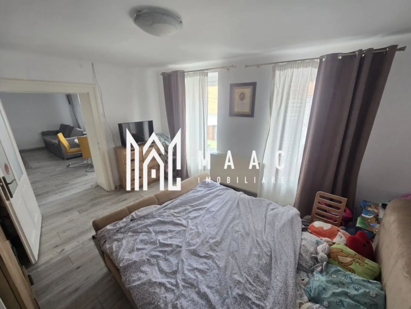 Apartament 3 camere curte privata zona Centrala