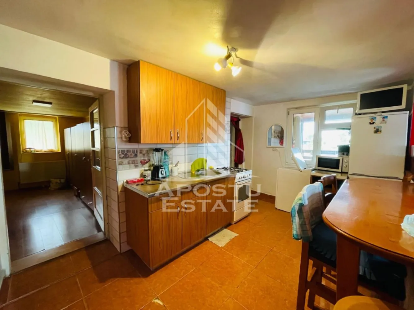 Casa primitoare de vanzare in Iratosu /120mp+teren 1400mp