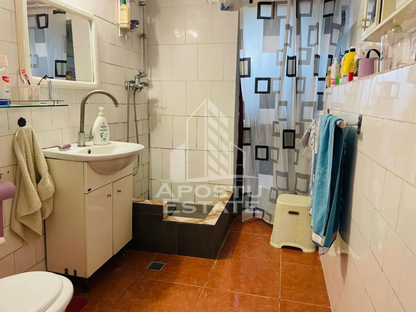 Casa primitoare de vanzare in Iratosu /120mp+teren 1400mp