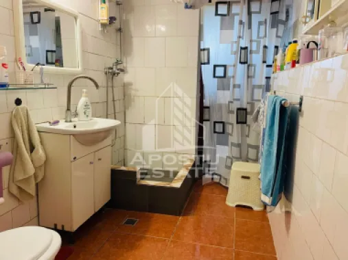 Casa primitoare de vanzare in Iratosu /120mp+teren 1400mp