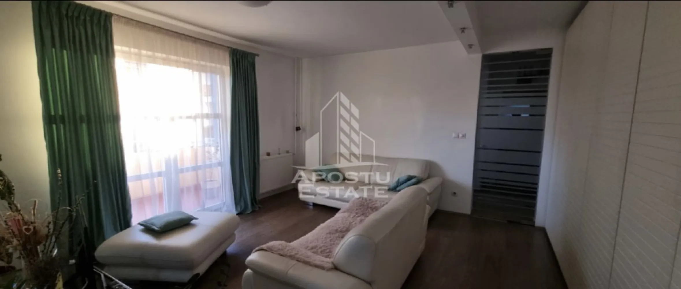 Apartament cu 1 camera, balcon, zona Girocului - Agentia Imobiliara APOSTU ESTATE va ofera spre inchiriere un apartament cu 1 camera, situat in zona Girocului

Acest apartament cu o suprafata de 48 mp dispune de urmatoarele facilitati:
- Bucatarie spatioasa, complet utilata, cu loc de luat masa;
- Hol de acces;
- Sufragerie luminoasa, cu acces la un balcon generos;
- Dormitor mobilat cu pat matrimonial;
- Baie dotata cu cada si geam pentru ventilatie naturala.

 Apartamentul se bucura de o pozitionare privilegiata, oferind acces rapid la diverse puncte de interes din zona:
-Mijloace de transport in comun;
-Benzinarie;
-Lidl;
-Shopping city la 7 minute de mers cu masina.

Va invitam cu drag sa programati o vizionare pentru a aprecia personal toate facilitatile si avantajele acestui apartament.

ID intern: CP2052299!