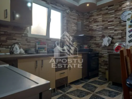 Casa, de vanzare, in Curtici.
