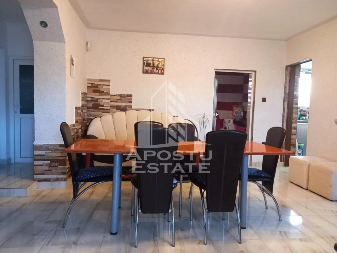 Casa, de vanzare, in Curtici.