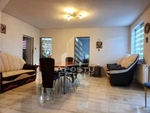 Casa, de vanzare, in Curtici.