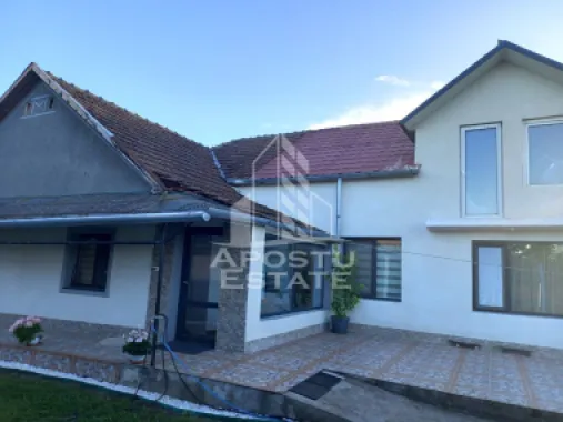 Casa, de vanzare, in Curtici.