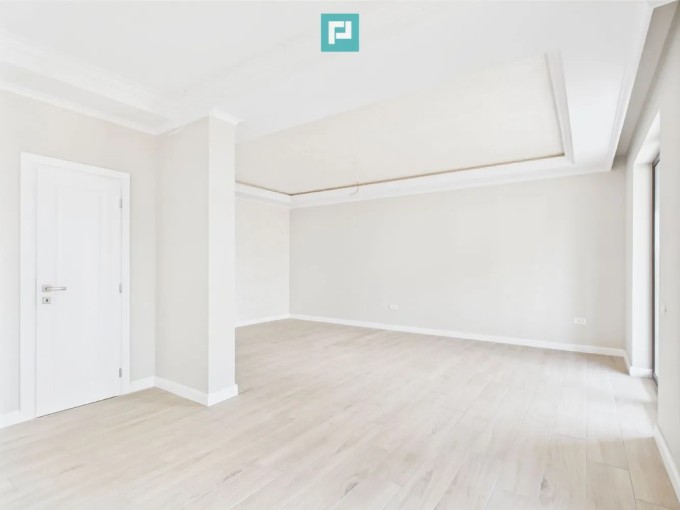 Duplex 5 camere în cartier Europa Mosnița Nouă - Oferim spre vânzare un duplex deosebit, situat în cartierul Europa, perfect pentru familii sau persoane care caută un cămin modern, spațios și confortabil.

Caracteristici principale:
• Compartimentare excelentă:
• Parter: living generos open-space cu bucătăria, birou, hol, baie complet utilată (inclusiv bideu).
• Etaj: 3 dormitoare, dintre care unul cu baie matrimonială si dressing , plus inca o baie care deserveste
celelalte dormitoare.

• Dotări moderne:
• Încălzire în pardoseală pentru un confort optim.
• Instalație pentru climatizare și camere video.
• Acoperiș din țiglă Bramac, durabil și estetic.
• Spații exterioare:
• Terasă de 16 m² pentru relaxare.
• Curte de 258 m², ideală pentru amenajări și activități în aer liber.
• Conexiuni și facilități:
• Toate utilitățile disponibile: apă, gaz, curent, canalizare.
• Amplasare excelentă, la doar 100 m de Lidl și alte puncte de interes.
• Construcție de calitate:
• Instalație electrică și termică de la Gewiss, garantând siguranța și eficiența energetică.
-Curte nivelata cu pamant de umplutura si tevi pentru irigat,

 Preț 220 000 € – Locuința complet finisată, cu băile mobilate și utilate cu materiale Premium.

Pentru cine este potrivită această proprietate?

Ideală pentru familii numeroase, persoane care lucrează de acasă sau oricine caută un cămin modern, spațios și într-o locație liniștită, dar accesibilă.

Contactează-ne acum pentru mai multe detalii și pentru a programa o vizionare!

Daniela Ianc- consultant imobiliar PropertyLab - 0722375289

e-mail: daniela.ianc@propertylab.ro

CP2333496