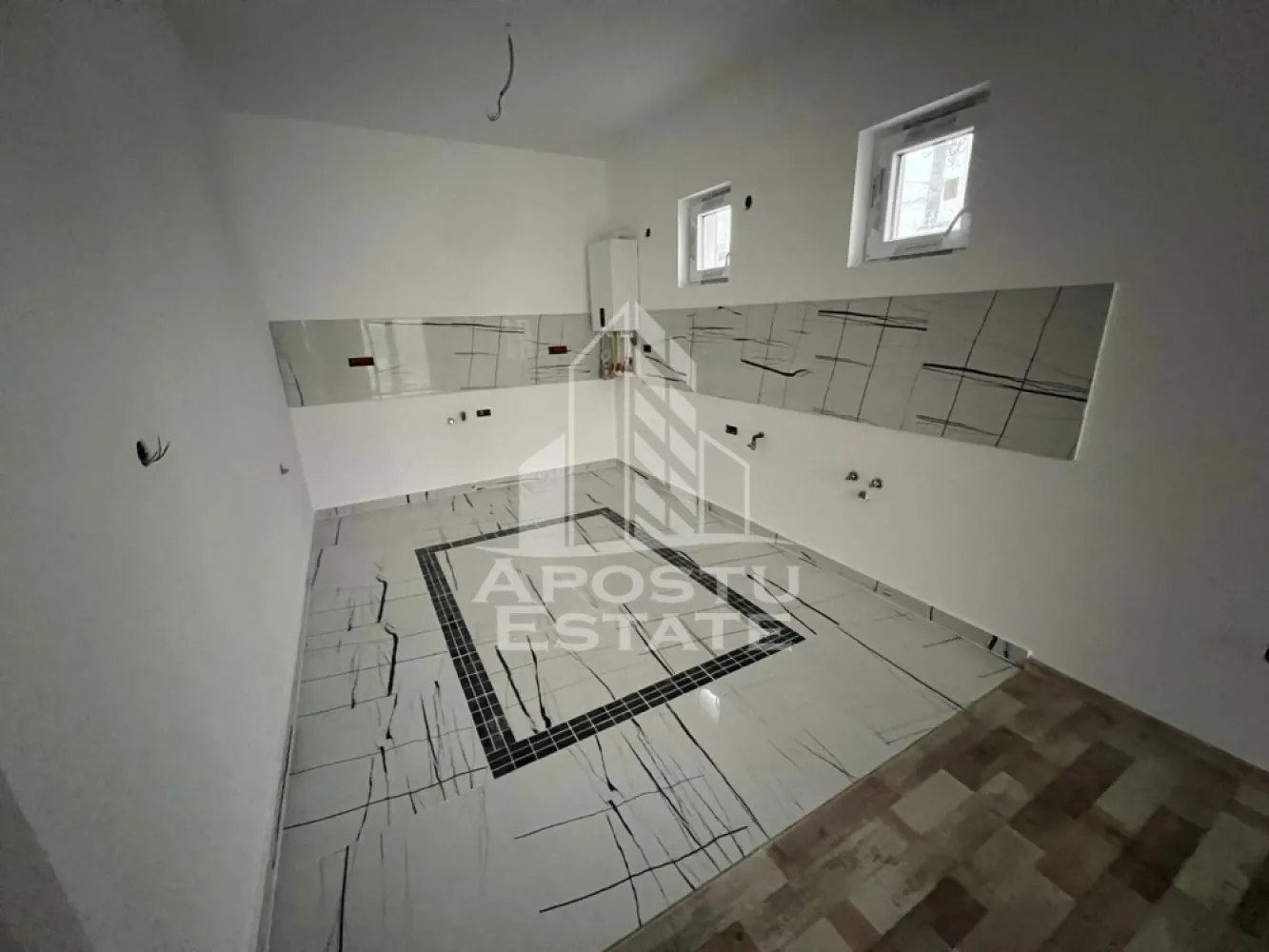 Duplex modern nou,4 camere,zona Freidorf - Apostu Estate va propune spre vanzare o jumatate de duplex cu 4 camere in zona Freidorf.
Construit in anul 2024,pe structura P+1,imobilul se desfasoara pe o suprafata utila de 91 mp,si o suprafata teren de 186 mp.
Compartimentare:
Parter
-hol acces.
-bucatarie cu living open space.
-baie cu cabina de dus.
-birou.
-terasa de 8mp.
Etaj
-doua dormitoare.
-baie cu cada.
-terasa de 8 mp.
Confortul termic se realizeaza prin intermediul centralei si al climei,incalzirea este in pardoseala.
Duplexul este modern,luminos,construit din materiale de inalta calitate,bine izolat,dispune de finisaje ultramoderne.
Amplasat intr-o zona linistita de case,in proximitatea supermarketelor si al statiilor de mijloace de transport,la doar 5 minute de Shopping City.
Se vinde la cheie,nemobilat.
Un loc de parcare amenajat.
Disponibile ambele jumatati,partea stanga 195000 iar partea dreapta 205000€.
Va oferim consultanta si solutii financiare prin colaboratorii nostrii.
Va asteptam cu drag la o vizionare!