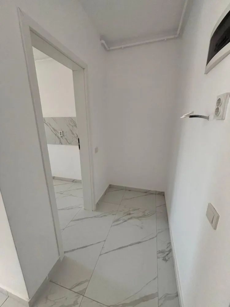 Garsoniera cartier Militari Residence - mutare imediata!! - TVA INCLUS !!

COMISION 0%

Vă prezentăm o garsonieră deosebită, situată în cartierul Militari Residence, într-un bloc modern cu regim de înălțime P+3, poziționat strategic pentru a vă oferi confort și accesibilitate.

Detalii proprietate:

- Tip: Garsonieră
- Etaj: Intermediar
- Finalizata - mutare imediata !!
- Locație: Militari Residence

Avantaje:

- Bloc nou, construit cu materiale de calitate, garantând un standard ridicat de confort.
- Poziție excelentă, în imediata apropiere a mijloacelor de transport în comun, pentru o deplasare facilă către orice zonă a orașului.
- Acces rapid la instituții educaționale (școli publice), centre comerciale, supermarketuri și mall-uri.
- Zonă liniștită, ideală pentru locuit sau investiție.

Acum este momentul să achiziționați locuința visurilor dumneavoastră!

Contactați-ne pentru mai multe detalii și programarea unei vizionări.