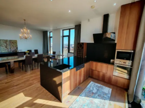 Penthouse 5 camere 250 mp lângă Ambasada SUA , zona Băneasa București