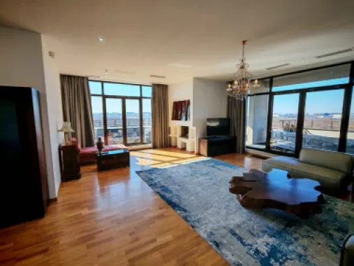Penthouse 5 camere 250 mp lângă Ambasada SUA , zona Băneasa București