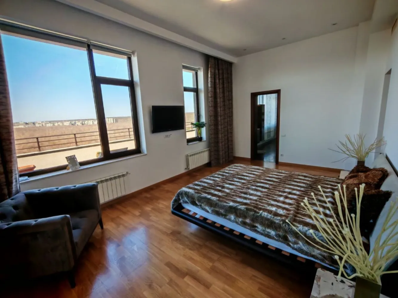 Penthouse 5 camere 250 mp lângă Ambasada SUA , zona Băneasa București