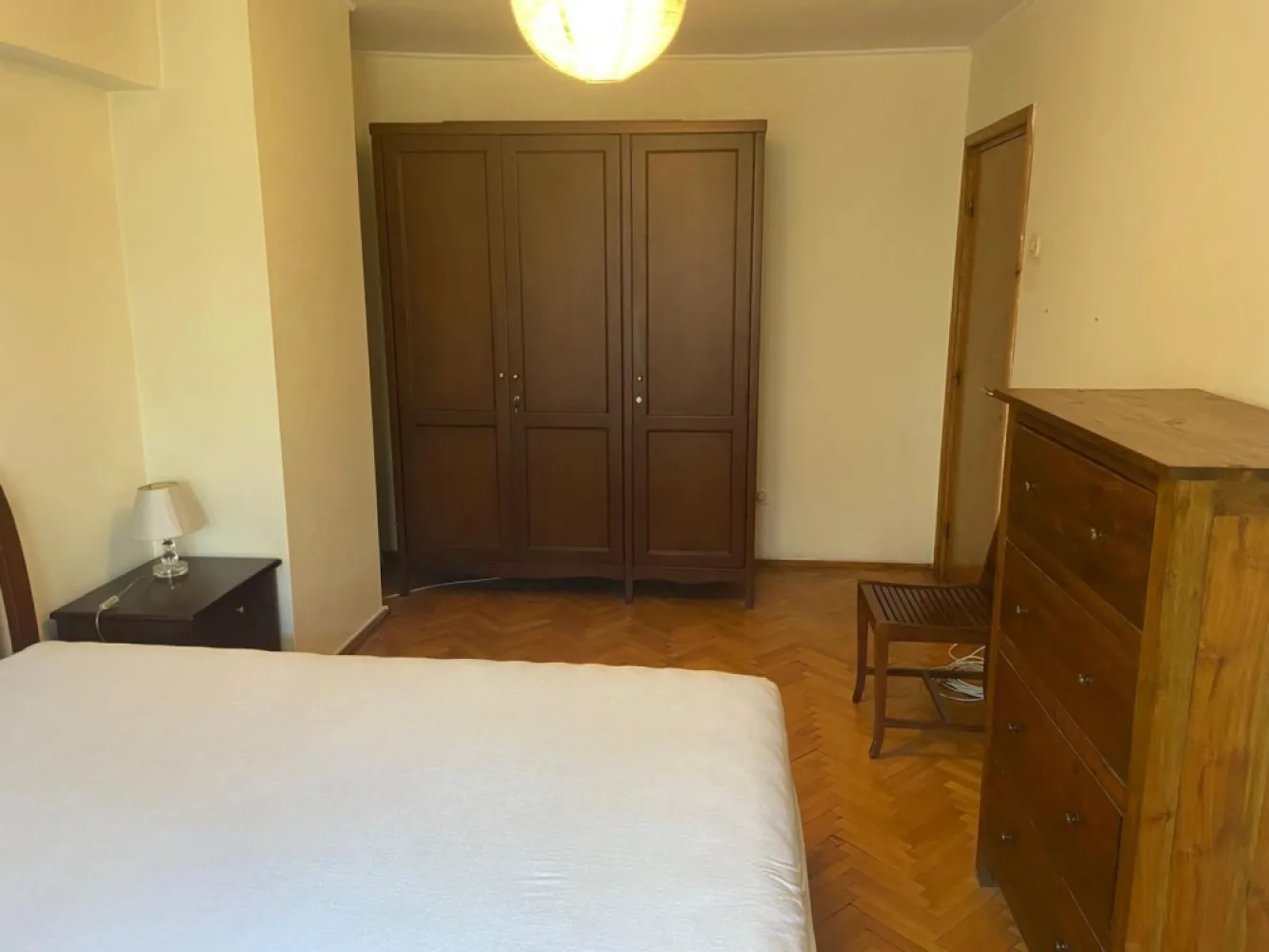 Închiriere apartament 3 camere, decomandat, zona Traian-Unirii