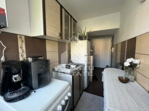 Apartament cu 3 camere, semidecomandat, renovat, Spitalul Judetean