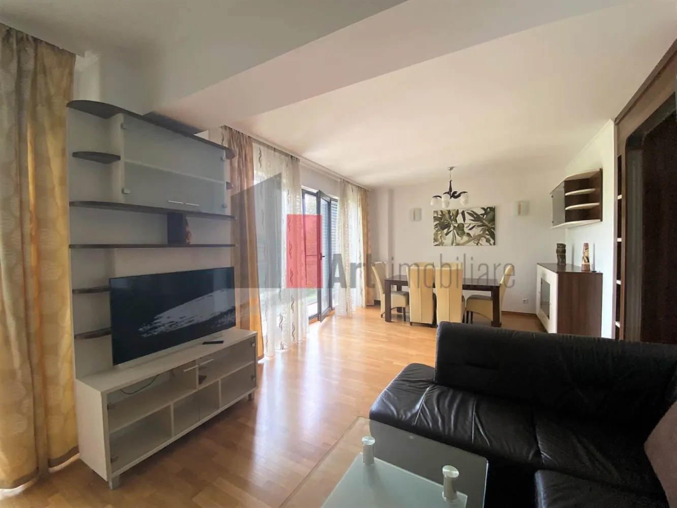 3 Camere Kiseleff - Va propunem spre vanzare un apartament cu 3 camere in zona Kiseleff - Piata Victoriei - Muzeul Taranului, Etaj 3/4, decomandat, mobilat si utilat complet, 79 m.p., centrala proprie, garaj subteran, bloc constructie 2009, gresie, faianta, parchet, termopan, aer conditionat, blocul are lift, apropiere Parcul Kiseleff