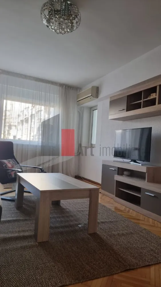 2 Camere Unirii - Tribunal - Va propunem spre vanzare un apartament cu 2 camere situat pe Bulevardul Unirii - Tribunal, Etaj 2/8, decomandat, mobilat si utilat complet, renovat, 3 baalcoane, gresie, faianta, parchet, termopan, aer conditionat, vedere spate, bloc monolit, 70 m.p.,