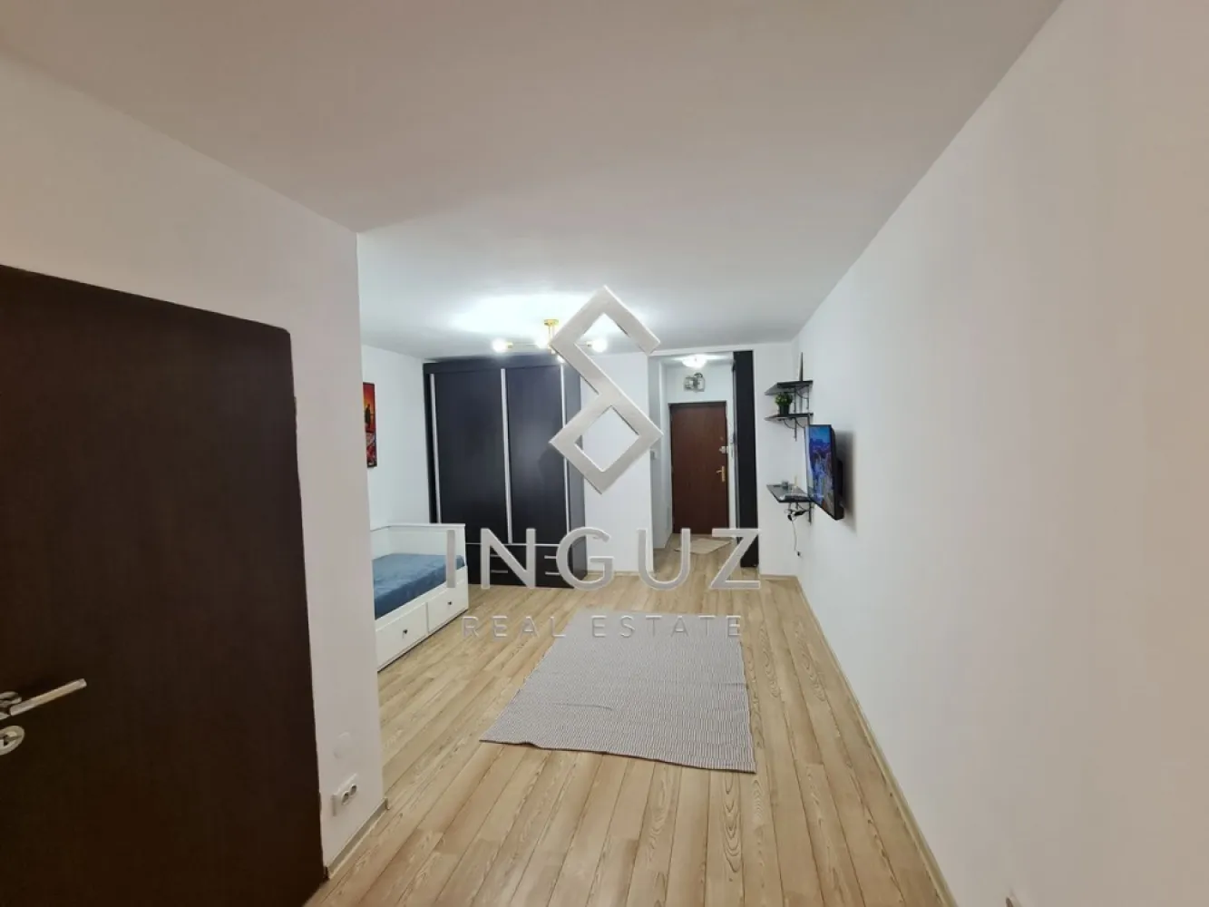 DE ÎNCHIRIAT | GARSONIERĂ | IANCULUI – RITMULUI - DE ÎNCHIRIAT | GARSONIERĂ | IANCULUI – RITMULUI العربية بالأسفل

Garsonieră cochetă și complet echipată, situată într-o zonă foarte bine conectată din Sectorul 2, pe Strada Măgura Vulturului, la doar câteva minute de metrou Iancului și de multiple mijloace de transport în comun.

DETALII PROPRIETATE
Suprafață utilă: 31 mp
Compartimentare decomandată
Etaj 8
Bloc construit în 1978
Disponibilă imediat
COMPLET MOBILATĂ ȘI UTILATĂ
Aer condiționat
Mașină de spălat rufe
Smart TV
Frigider
Aragaz
Cuptor electric
Cuptor cu microunde
Mobilier complet
LOCALIZARE ȘI ACCES
Aproximativ 7-8 minute până la stația de metrou Iancului
4 minute de mers pe jos până la stațiile de pe Șoseaua Pantelimon
Acces rapid către Bd. Ferdinand, Piața Iancului, Obor și centrul orașului
Aproape de supermarketuri, farmacii, restaurante, bănci și alte facilități esențiale
AVANTAJE
Ideală pentru o persoană sau un cuplu
Zonă liniștită și bine conectată
Mutare imediată
Toate facilitățile necesare pentru un confort sporit

Pentru mai multe informații sau pentru programarea unei vizionări:

للإيجار | استوديو | يانكولوي – ريتمولوي
استوديو مفروش ومجهز بالكامل، يقع في منطقة مميزة في القطاع 2 من بوخارست، بالقرب من مترو يانكولوي ووسائل النقل العامة.

المساحة: 31 متر مربع
طابق 8
مفروش بالكامل
مكيف هواء
غسالة ملابس
تلفاز ذكي
ثلاجة
فرن وموقد
ميكروويف

يبعد حوالي 7-8 دقائق سيراً عن محطة مترو Iancului، مع سهولة الوصول إلى جميع الخدمات والمرافق الأساسية.

متاح للسكن فوراً.

Inguz Real Estate
📞 +40 774 017 567
