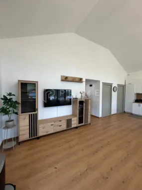 Casă modernă de închiriat – Eleganță și confort în Livezeni