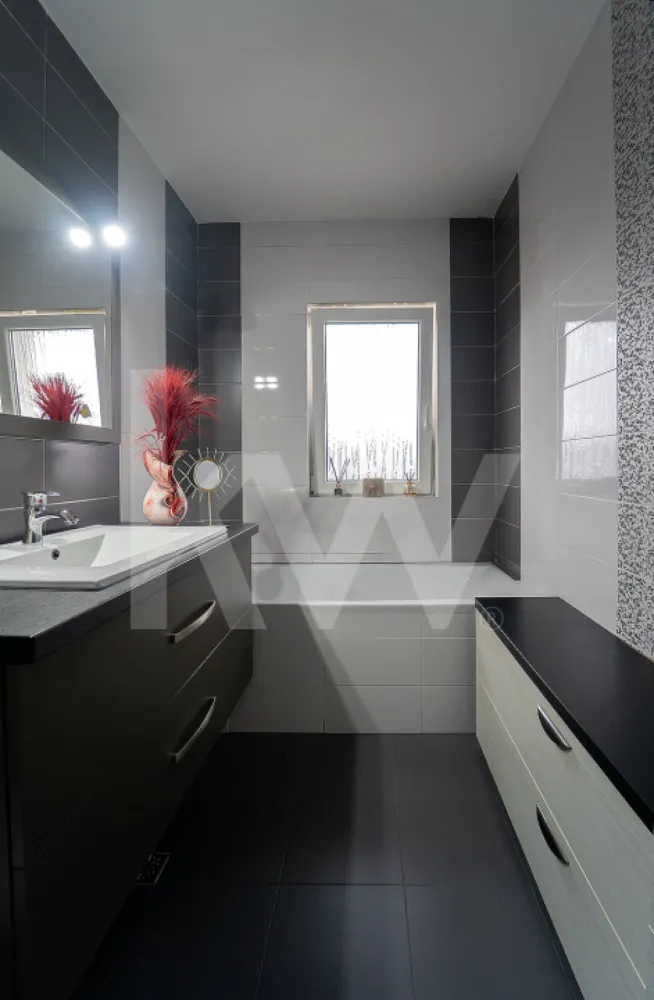 Apartament 3 camere cu curte proprie 104 mp