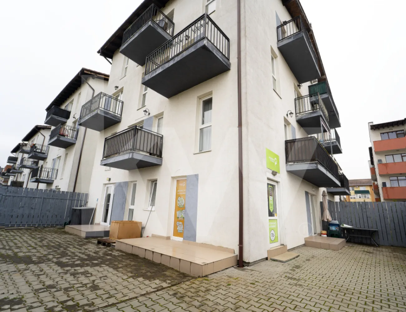 Apartament 3 camere cu curte proprie 104 mp