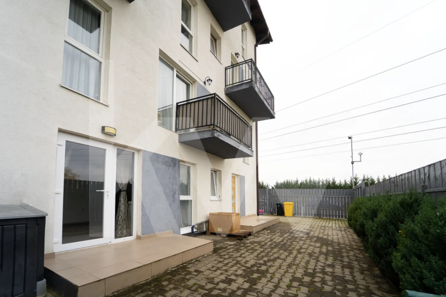 Apartament 3 camere cu curte proprie 104 mp