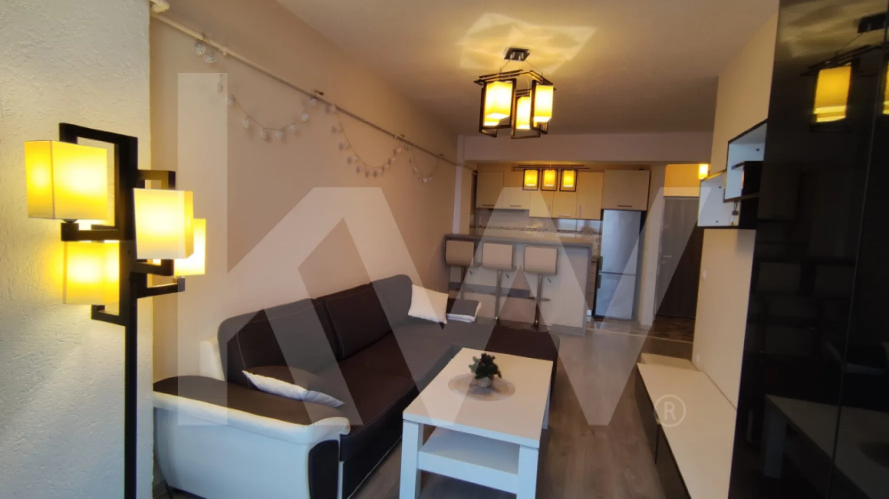Apartament 2 camere de închiriat | Doamna Stanca, Șelimbăr, jud.Sibiu - Vă propunem spre închiriere un apartament modern, situat pe strada Doamna Stanca, Șelimbăr, jud. Sibiu.

Suprafață utilă: 42 mp
Compartimentare: living open-space cu bucătărie, dormitor, baie, balcon (acces din living și dormitor)
Complet mobilat și utilat, renovat în 2018
Etaj 10, cu priveliște panoramică
Bloc dotat cu lift
Loc de parcare inclus
Acces securizat în curtea privată a ansamblului, pe bază de card.

Nu se acceptă fumători și nici animale de companie!

Proprietatea oferă un spațiu modern, luminos și bine organizat, ideal pentru un cuplu sau o persoană care își dorește confort și siguranță.