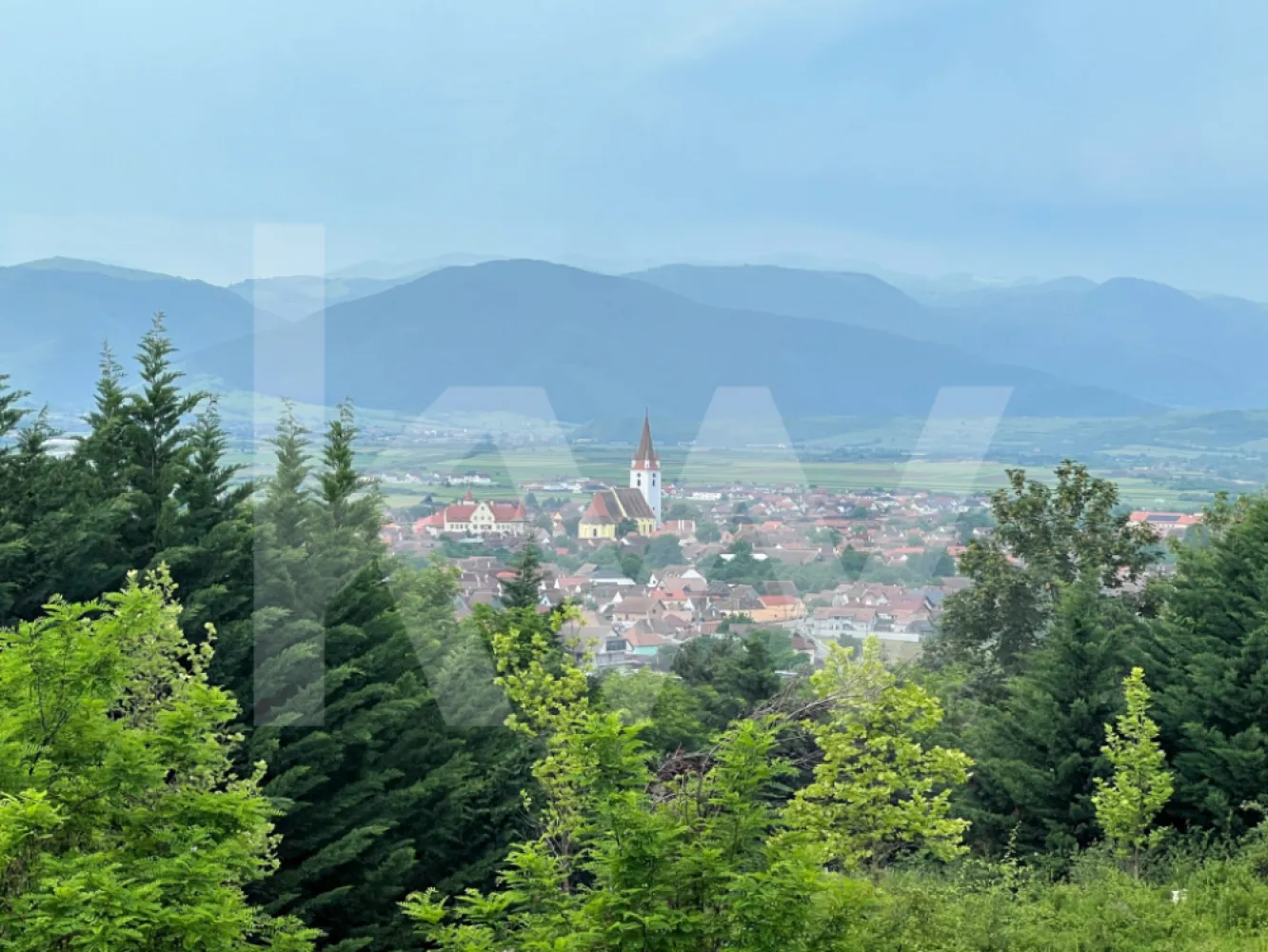 Apartament 3 camere, două băi, curte 50 mp -Natura la tine acasă! Cristian-SiBiU