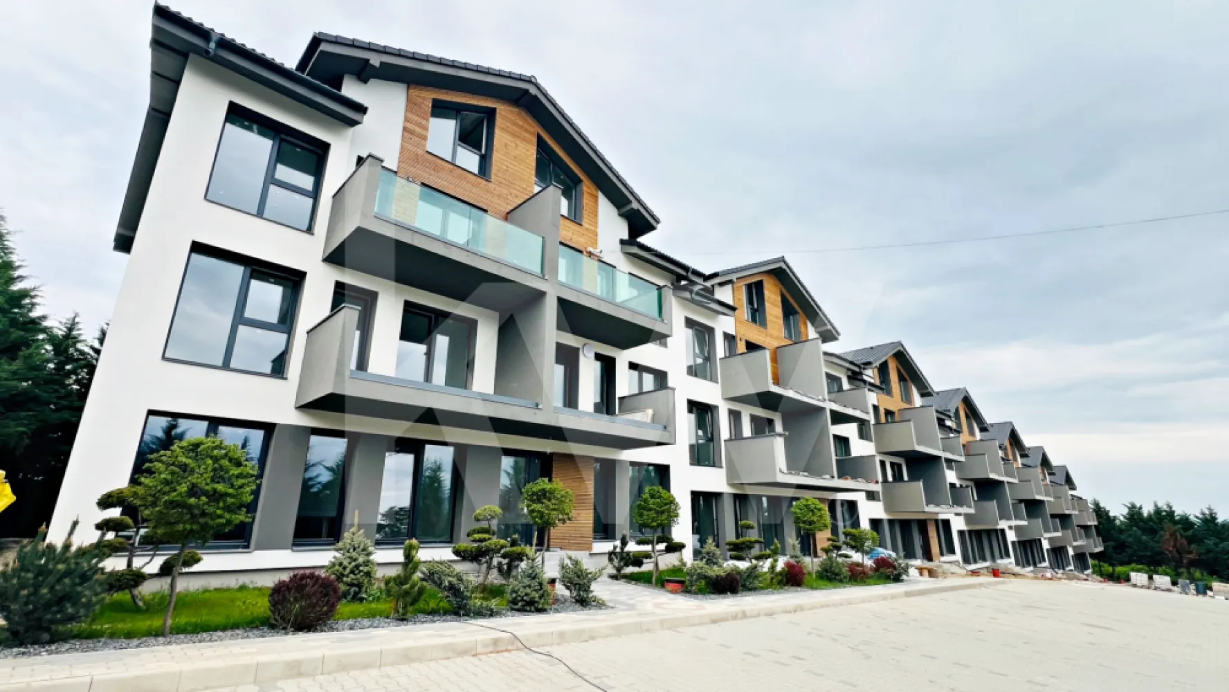 Apartament 3 camere, două băi, curte 50 mp -Natura la tine acasă! Cristian-SiBiU