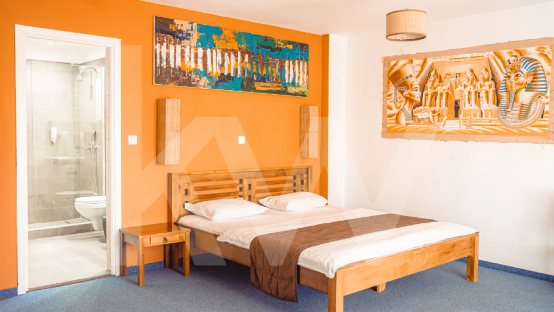 PENSIUNE DE VÂNZARE ÎN SIBIU - Tip proprietate: Pensiune

Camere: 17 (fiecare cu baie proprie); 
1 apartament cu 2 camere și baie proprie;

Facilități: Spațiu de zi, zonă de relaxare, zonă de luat masa spațioasă, curte frumoasă în spate.

Bine ați venit la această pensiune de excepție, situată într-o zonă extrem de dorită în cartierul Turnișor din Sibiu. Această proprietate bine întreținută, oferă o oportunitate unică de investiție cu amestecul său de confort, comoditate și farmec.

Caracteristici cheie:

Pensiunea oferă 17 camere spațioase, dotate cu TV cu ecran plat, WiFi gratuit, minibar, uscător de păr și baie privată. Unele camere au balcon cu vedere la oraș sau la Munții Făgăraș. Camerele sunt împărțite în trei categorii: camere duble twin, camere duble matrimoniale cu balcon și camere duplex pentru patru persoane.
Zonă de luat masa spațioasă: Un spațiu de luat masa mare și primitor, perfect pentru servirea meselor și găzduirea de evenimente, oferind un cadru excelent pentru întâlniri și interacțiuni sociale. 
Pensiunea mai deține 1 apartament total separat în incintă, fiind compus din 2 camere și o baie proprie.

Dotări: - 2 bucătării;
              - 1 cameră tehnică cu spălătorie și uscătorie;
              - 1 pivniță compusă din 2 încăperi;
              - 1 zonă de recepție;
              - 2 căi de acces spre etaj.

Curte frumoasă în spate: Bucurați-vă de o curte senină și frumos amenajată în spate, oferind o retragere liniștită pentru ca oaspeții să se relaxeze.

Această pensiune este situată într-o locație excelentă, ceea ce o face o opțiune atractivă atât pentru călătorii de afaceri, cât și pentru cele de agrement. Proximitatea proprietății față de atracțiile locale, restaurantele și opțiunile de cumpărături asigură oaspeților că au toate facilitățile necesare.

Fie că doriți să investiți într-o afacere prosperă de ospitalitate sau să vă extindeți portofoliul personal, această pensiune elegantă din Turnișor, Sibiu, este alegerea perfectă!

Contactați-ne astăzi pentru a programa o vizionare și a explora potențialul acestei proprietăți remarcabile.