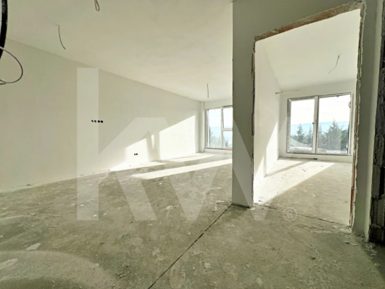 Apartament 3 camere, două băi, terasa 7 mp.-Natura la tine acasă! Cristian-SiBiU - Apartament 3 camere de Vânzare în Cartierul DaVinci – Cristian, Sibiu
 Locație Premium, Priveliște Panoramică, Natură la Tine Acasă

Vă prezentăm un  apartament bine împărțit cu terasa de 7 mp, aflat intr-un imobil deosebit, situat într-o zonă înaltă, retrasă și liniștită a cartierului DaVinci din Cristian – Sibiu. 

Compartimentare: 
Living + bucătărie = 24 mp
Dormitor = 12 mp
Dormitor = 13,6 mp
Baie = 4,5 mp
WC sericiu = 2,5 mp
hol = 4,8 mp
terasa = 7 mp

Complexul  în care se află apartamentul este format din blocuri tip vilă înșiruite, fiecare cu 7 case de scară și câte 7 apartamente – doar două pe etaj și unul la mansardă, asigurând intimitate și confort.

Poziționare excelentă – panoramă unică asupra Mărginimii Sibiului, Munților Făgăraș și localității Cristian.
Mediu natural bogat – vegetație abundentă și aer curat.

Alte tipuri de apartamente disponibile:
2 camere (SU 49,7 mp) + curte 50 mp– ideale pentru cupluri sau investiții; 
3 camere, (SU 61,4 mp) spațiu generos, 2 băi + curte 50 mp



Toate apartamentele sunt decomandate, cu living open-space și bucătărie.
Un loc de parcre inclus. 

Pentru acest apartament de 3 camere si curte - Sistem de plată; 
avans 15% + 85% la CVC =89900 euro
La acest preț se adugă TVA-ul de 21%

Spații exterioare:
Parter – curți private de 50–110 mp;
Etaj – terase generoase de 7 mp.
Stadiu de predare – La alb:
La cerere se poate finisa la cheie. La pretul apartamentului se mai adauga 10000 euro + TVA

Finisaje la cheie: 
Pereți și tavane finisate cu vopsea lavabilă albă;
Gresie și faianță;
Tâmplărie PVC Salamander – 7 camere, 3 foi de sticlă;
Ușă metalică de intrare și uși interioare 
Încălzire în pardoseală cu pompa de căldură aer-apă Hyundai
Obiecte sanitare 
Instalație electrică completă 


Termoizolație exterioară cu polistiren de 20 cm și tencuială decorativă;
Izolație pod cu vată minerală 20 cm + gips-carton;
Loc de parcare inclus (amenajat cu pavaj); loc suplimentar disponibil la 5.000 € + TVA.
Termen de predare august 2026!
OFERTA! In luna aprilie sunt incluse in pret doua locuri de parcare!

Contactează-ne pentru mai multe detalii sau o vizionare!
Hai să locuiești într-un cadru natural, liniștit, dar aproape de Sibiu.

