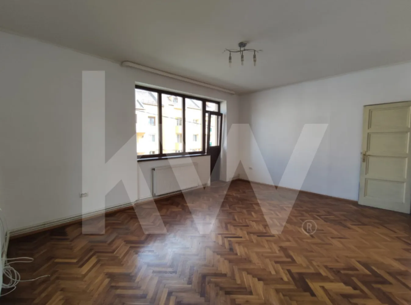 Spațiu generos de închiriat | pretabil pentru birouri | G. Magheru | Sibiu - Str. General Magheru, Sibiu | Etaj 1, 110 mp | 600 €/lună + garanție 

Acest apartament de 3 camere decomandate, aflat la etajul 1 al unei clădiri bine întreținute, este ideal pentru firme care caută: 
- spațiu amplu și luminos; 
- compartimentare eficientă: 3 camere + baie + bucătărie mobilată, balcon; 
- acces facil către centru și principalele artere ale orașului. 
- Suprafață utilă: 110 mp;
- Etaj 1 – ușor accesibil pentru clienți și angajați; 
- Se închiriază nemobilat (cu bucătăria utilată). 

Disponibil din 1 iunie!

Pentru mai multe detalii sau programare vizionare, lasă-mi mesaj sau sună direct.